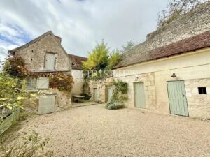 Ravissante maison de village Tourangelle avec 4 chambres, cour et jardin