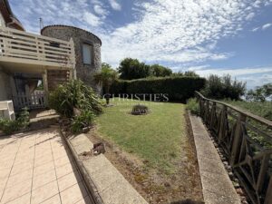 Exceptional Apartment in Meschers with Estuary View and Troglodyte Space