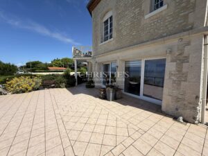 Exceptional Apartment in Meschers with Estuary View and Troglodyte Space