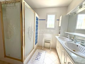 Villa Familiale avec Jardin, Piscine et Plage à Proximité