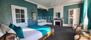 Offert par Napoléon III, ce château de campagne magnifiquement décoré se situe à seulement 15 minutes de Limoges