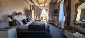 Offert par Napoléon III, ce château de campagne magnifiquement décoré se situe à seulement 15 minutes de Limoges