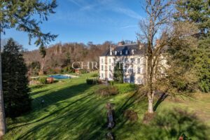 Offert par Napoléon III, ce château de campagne magnifiquement décoré se situe à seulement 15 minutes de Limoges