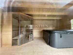 Offert par Napoléon III, ce château de campagne magnifiquement décoré se situe à seulement 15 minutes de Limoges