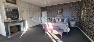 Magnifique château de campagne datant de 1740, situé à quinze minutes de Limoges, offert par Napoléon III, décoré avec raffinement.