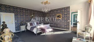 Magnifique château de campagne datant de 1740, situé à quinze minutes de Limoges, offert par Napoléon III, décoré avec raffinement.