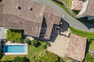 Belle maison de village avec gîte, grand jardin, cuisine d’été et piscine