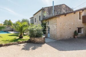 Belle maison de village avec gîte, grand jardin, cuisine d’été et piscine
