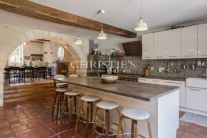 Belle maison de village avec gîte, grand jardin, cuisine d’été et piscine