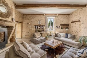 Belle maison de village avec gîte, grand jardin, cuisine d’été et piscine