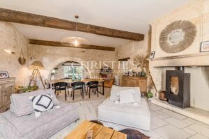 Belle maison de village avec gîte, grand jardin, cuisine d’été et piscine