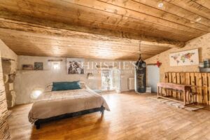 Belle maison de village avec gîte, grand jardin, cuisine d’été et piscine