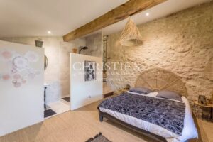 Belle maison de village avec gîte, grand jardin, cuisine d’été et piscine