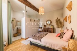 Belle maison de village avec gîte, grand jardin, cuisine d’été et piscine