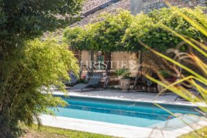 Belle maison de village avec gîte, grand jardin, cuisine d’été et piscine