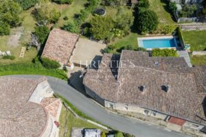 Charming Village family house with a beautiful garden, Swimming Pool, Summer Kitchen & gîte– Entre-deux-Mers