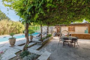 Charming Village family house with a beautiful garden, Swimming Pool, Summer Kitchen & gîte– Entre-deux-Mers