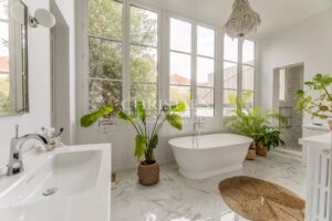 Rare : Hôtel particulier idéalement placé avec jardin et piscine- 7 chambres- 300 m2