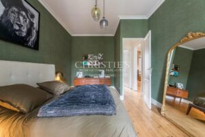 Rare : Hôtel particulier idéalement placé avec jardin et piscine- 7 chambres- 300 m2