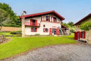 À vendre Macaye - Ferme du 18ème siècle proche Louhossoa