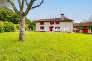 À vendre Macaye - Ferme du 18ème siècle proche Louhossoa