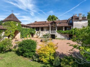 Exquisite Gentilhommière in the Heart of Perigord Vert