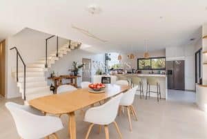 Maison contemporaine d’exception – Vue panoramique sur les vignes – Calme absolu – À moins de 10 minutes à vélo du centre-ville de léonin