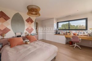 Maison contemporaine d’exception – Vue panoramique sur les vignes – Calme absolu – À moins de 10 minutes à vélo du centre-ville de léonin