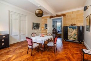 LIBOURNE: Family home with garden and swimming pool in the heart of the bastide town