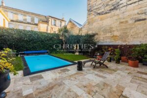 LIBOURNE: Family home with garden and swimming pool in the heart of the bastide town