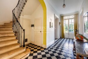 LIBOURNE: Family home with garden and swimming pool in the heart of the bastide town