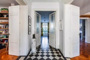 LIBOURNE: Family home with garden and swimming pool in the heart of the bastide town