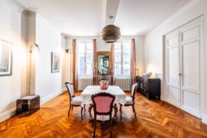 LIBOURNE: Family home with garden and swimming pool in the heart of the bastide town