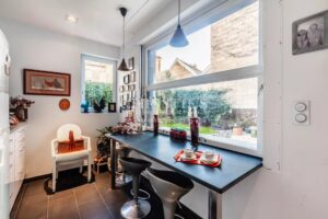 LIBOURNE: Family home with garden and swimming pool in the heart of the bastide town