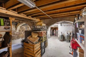 LIBOURNE: Family home with garden and swimming pool in the heart of the bastide town