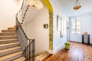 LIBOURNE: Family home with garden and swimming pool in the heart of the bastide town