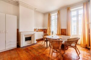 Croix de Seguey - Hotel Particulier, garage, jardin et ascenseur