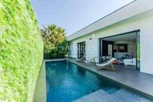 BORDEAUX – ST AUGUSTIN – Contemporary single-storey home – 240 sqm – 4 bedrooms – Garden – Swimming pool – Parking