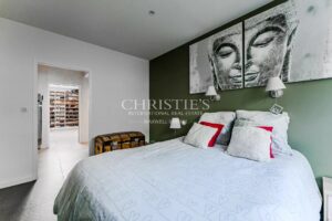 BORDEAUX – ST AUGUSTIN – Contemporary single-storey home – 240 sqm – 4 bedrooms – Garden – Swimming pool – Parking