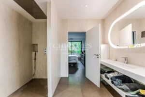 BORDEAUX – ST AUGUSTIN – Contemporary single-storey home – 240 sqm – 4 bedrooms – Garden – Swimming pool – Parking