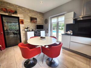 Propriété exceptionnelle avec piscine dans quartier résidentiel proche de La Rochelle