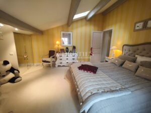 Propriété exceptionnelle avec piscine dans quartier résidentiel proche de La Rochelle