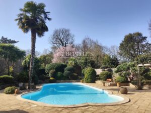 Propriété exceptionnelle avec piscine dans quartier résidentiel proche de La Rochelle