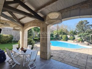 Propriété exceptionnelle avec piscine dans quartier résidentiel proche de La Rochelle