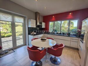 Propriété exceptionnelle avec piscine dans quartier résidentiel proche de La Rochelle