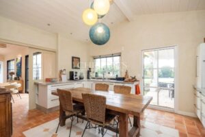 Exclusivité - Superbe villa avec jardin de 1 200 m² à deux pas de la mer