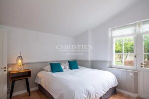 Exclusivité - Superbe villa avec jardin de 1 200 m² à deux pas de la mer