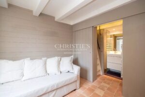 Exclusivité - Superbe villa avec jardin de 1 200 m² à deux pas de la mer