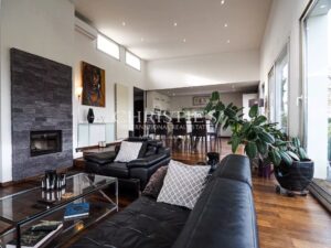 Maison lumineuse avec piscine et vue imprenable