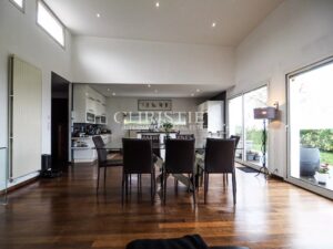 Maison lumineuse avec piscine et vue imprenable